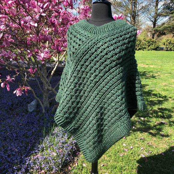 Handmade Lavena Celtic Poncho by BLD - Picture 2 of 6